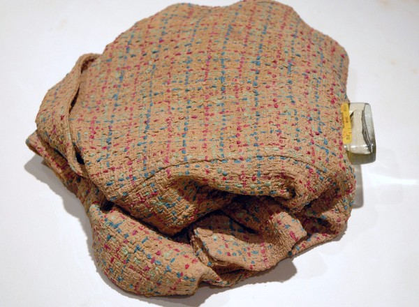 <span class='caption-artist'>Liz Magor</span>, <span class='caption-title'>Tweed (kidney)</span>, <span class='caption-year'>2007</span>